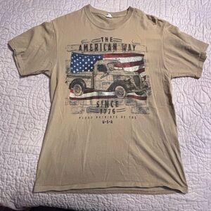 Fruit of the Loom Beige American Flag Graphic Tee
